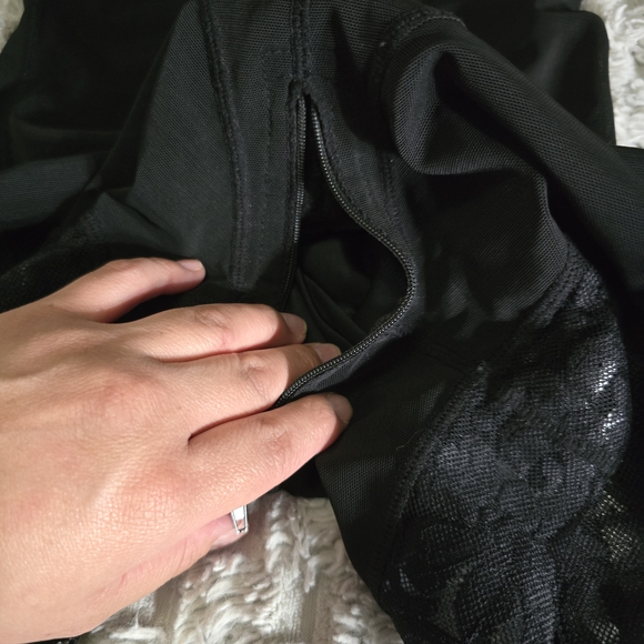 High-Waist Black Shaping Shorts with Lace Trim - Picture 6 of 9